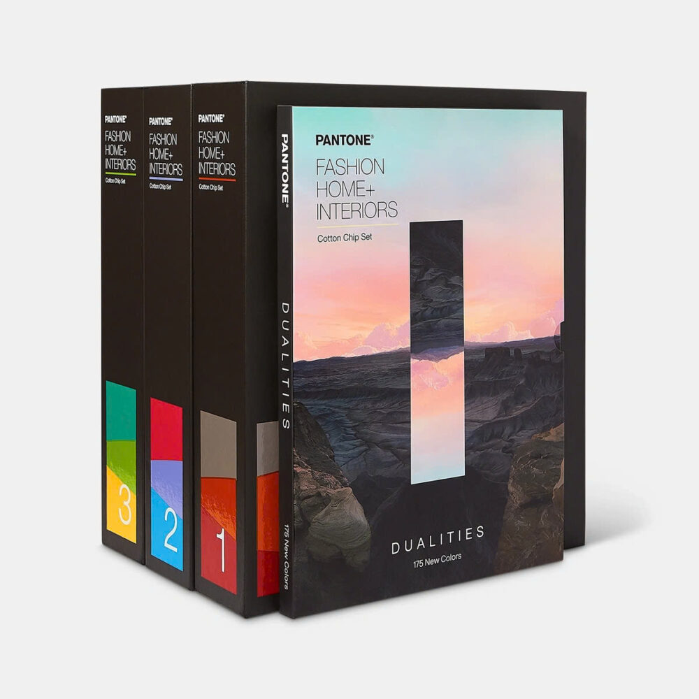 Pantone TCX Cotton Chip Set FHIC400C mới nhất năm 2025 - 2800 màu Pantone TCX 2.5cm x 2.5cm / 3 cuốn
